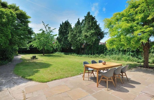 Hereford House | Big 3BR I Central I Pets Welcome