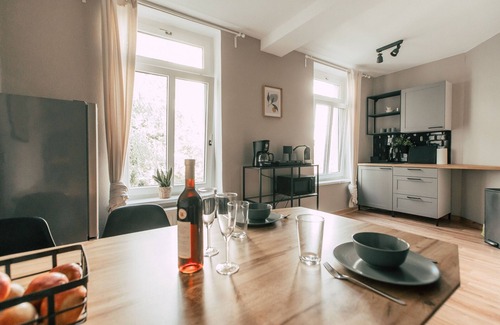 Zentrum-Ost Apartment | *Big Botanical* 2-room apartment with kitchen - Luga Homes - Townhouse