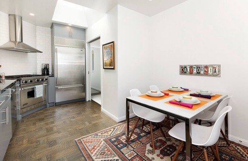 Marina District House | Big & Bright Golden Gate flat, half block to water, walkable to SF fun
