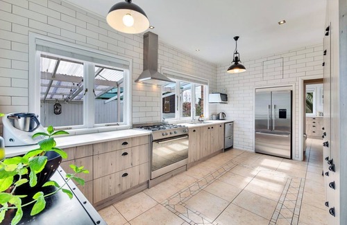 Papatoetoe House | Big Family House 9 BR 4BH 13 BED