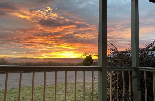 Shire of Stanthorpe Bed & Breakfast | Big Fella Wines & Farmstay