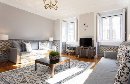 Encarnacao Apartment | Big Flat w/Terrace up to 22guests by Central Hill