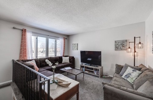 Midway House | Big Group Stay In Midway 12 Beds Central Location