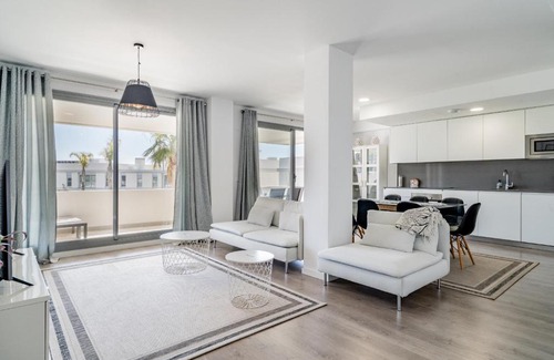 Estepona Apartment | Big modern 3 bedroom apartment