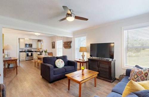 Wellborn House | Big Oak Farmhouse ~ TAMU 8 Miles
