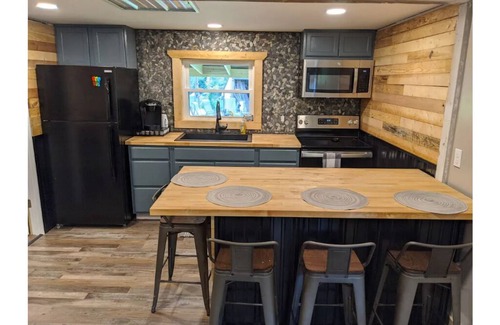 Linesville Cottage | Big Sky Cottage, Quiet, Relaxing Retreat