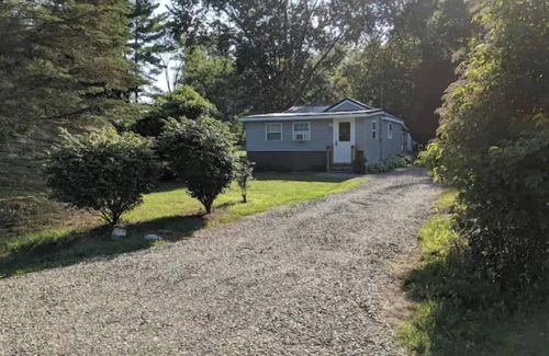 Linesville Cottage | Big Sky Cottage, Quiet, Relaxing Retreat