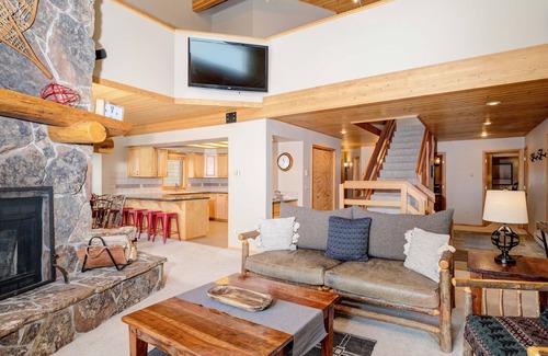 Big Sky Condo | Big Sky Vacation Rentals: Beaverhead 123 BH 301