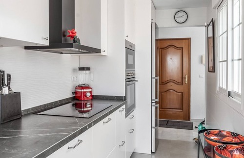 La Herradura Apartment | Big Terrace Retreat – Steps from Beach & Town