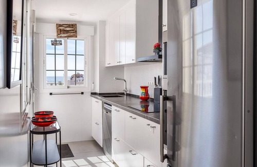 La Herradura Apartment | Big Terrace Retreat – Steps from Beach & Town