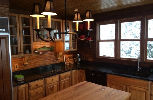 Mancelona House | Big Twin Lake Lakefront Lodge