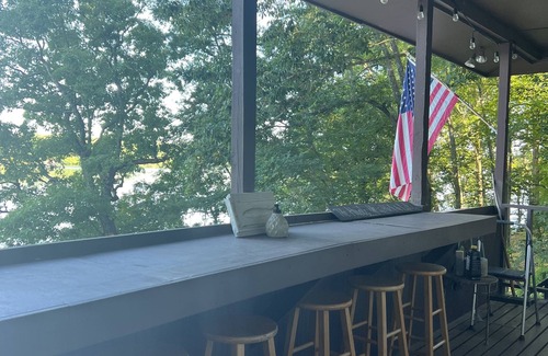 Titus House | BIG water view on beautiful Lake Jordan - Titus