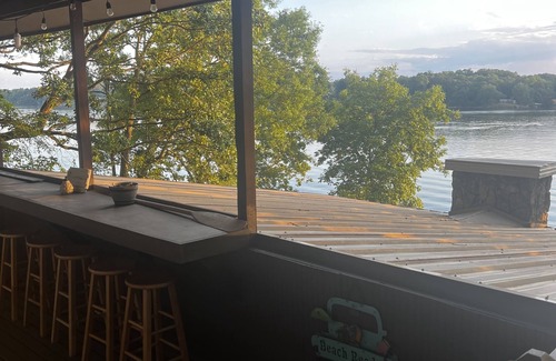 Titus House | BIG water view on beautiful Lake Jordan - Titus