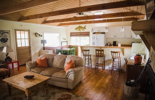 Steele Creek Cottage | Big water, wide view, amazing sunsets. RATES REDUCED for fall & winter getaways.