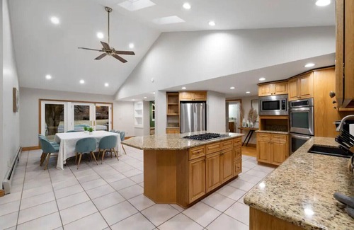 Town of Ramapo House | Big Yard, Pool, Fire Pit & Billiards!