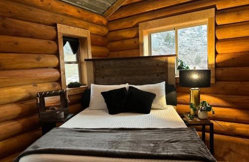 Madison County House | Bigger Bear Cabin by Madison River in SW Montana