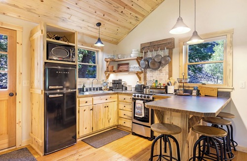 Granite County Cabin | Bighorn Cabin #1 - Have breakfast with Bighorn Sheep!