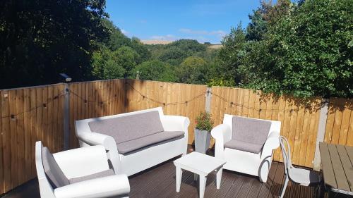 Polperro House | Bijou Coastal Apartment in Polperro With Hot Tub, Onsite Parking 5 min Downhill Walk To Village