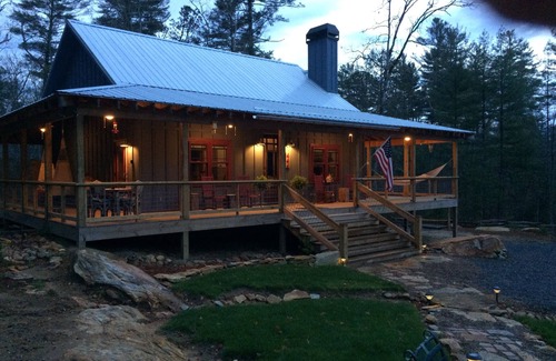 Cedar Mountain House | Bike,hike trails in minutes. New, rustic cabin near Brevard, DuPont,Pisgah nn