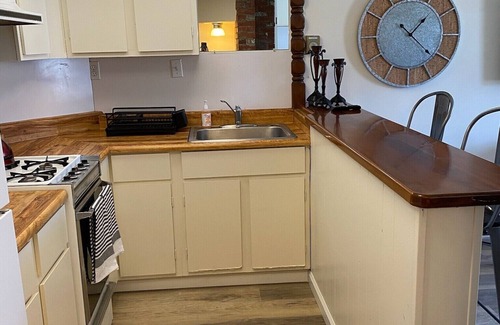 Shell Beach Apartment | Bike, Hike, Walk, Talk, Wine.all within view of the ocean!