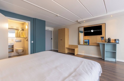 Oud-Loosdrecht Hotel | Bike the Dutch Countryside, Paddle the Lake and Dine at Marina Lounge