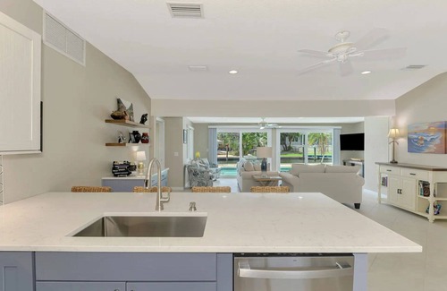 Siesta Key House | Bikini Tini Time | Siesta Canal Home w/Saltwater Pool & Sunset Martini Spot