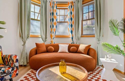 Wicker Park Apartment | Billiards Patio Parking