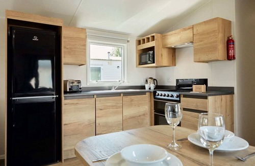 Great Houghton House | Billing Aquadrome Silver 3 Bed Caravan Pet MP110