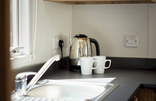 Great Houghton House | Billing Aquadrome Silver 3 Bed Caravan Pet MP110