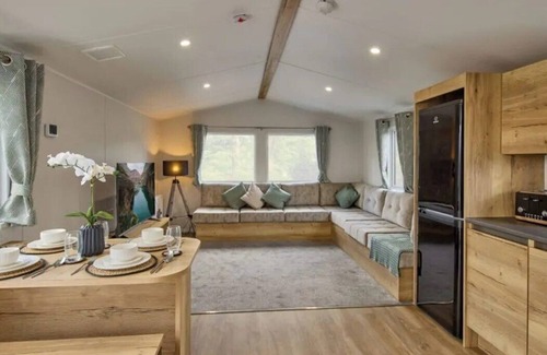 Great Houghton House | Billing Aquadrome Silver 3 Bed Caravan Pet MP110