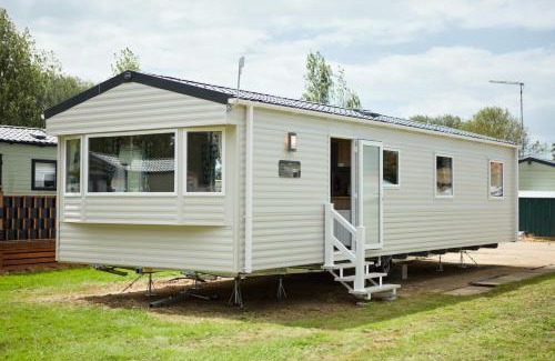 Great Houghton Cabin | Billing Aquadrome Holiday Park