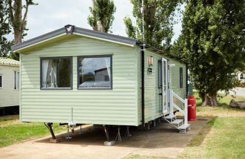 Great Houghton Cabin | Billing Aquadrome Holiday Park