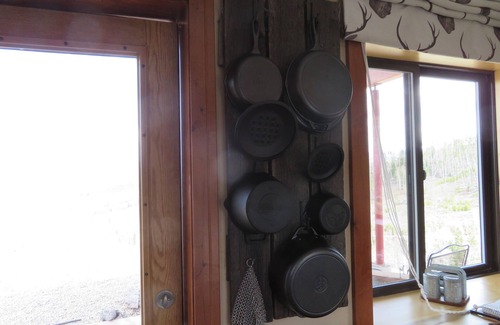Parshall Apartment | Bills Mountain Cabin AWD, no wifi off grid log cabin, dark skies