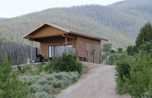 Parshall Apartment | Bills Mountain Cabin AWD, no wifi off grid log cabin, dark skies