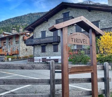 La Salle Apartment | Bilocale pietra e legno immerso nella natura