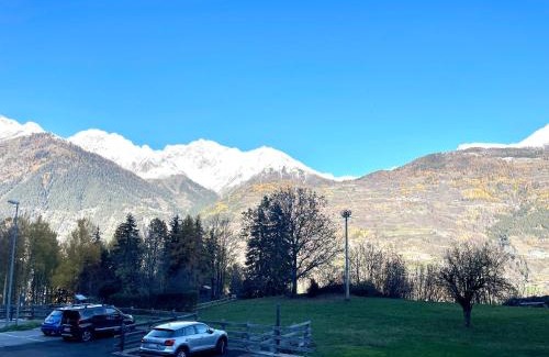 La Salle Apartment | Bilocale pietra e legno immerso nella natura