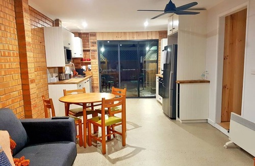 Rye Apartment | Bimble Beach Home 1 by Ready Set Stay- Close to the beach,WiFi,full linen&towels