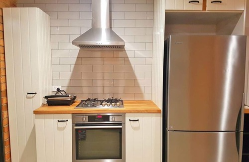 Rye Apartment | Bimble Beach Home 1 by Ready Set Stay- Close to the beach,WiFi,full linen&towels