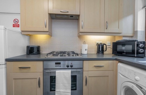 Kirkcaldy Apartment | Binney Apartment - 1 double room