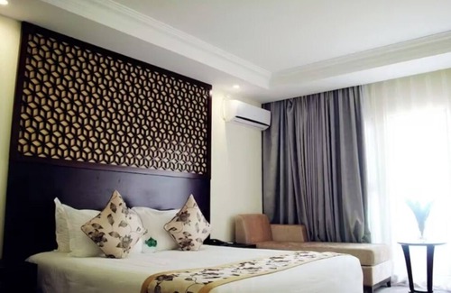 Freetown House | bintumani hotel