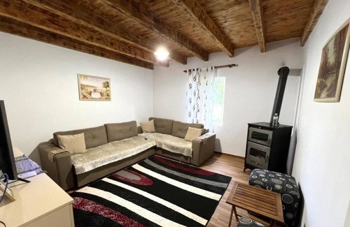 Librazhd Bed & Breakfast | Biona Farm : Basic Triple Roomn
