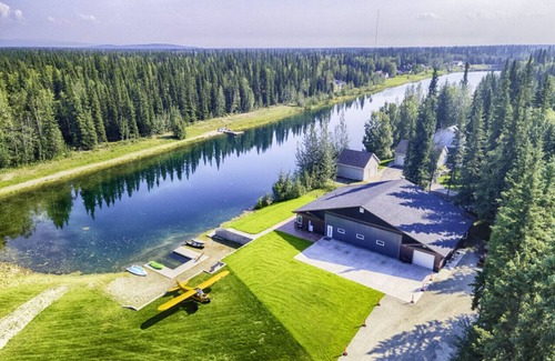North Pole Apartment | Biplane Hangar: Bighorn Room