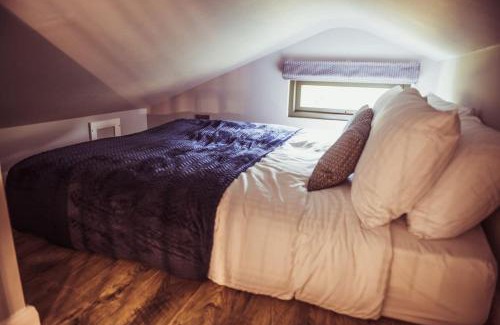Caersws House | Birch Banc Retreats - Glyn-Haul, New Enc Decking
