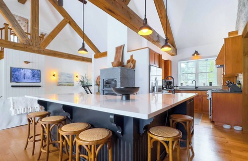 Ashfield-Colborne-Wawanosh Cottage | Birch Beach Lake House-Hottub Sauna Lake Access