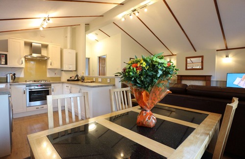 Richmond Cabin | Birch Traditional Single Storey Lodge in Tranquil Settings, Sleeps 4