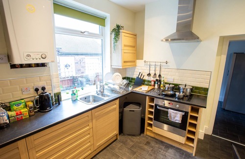 Stoke-on-Trent House | Birches House - Holiday home