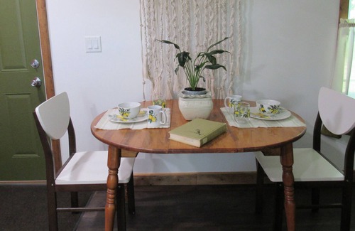 Deerfield Apartment | Bird Lover's Paradise