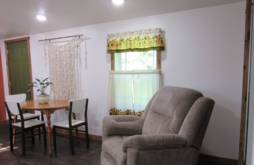 Deerfield Apartment | Bird Lover's Paradise