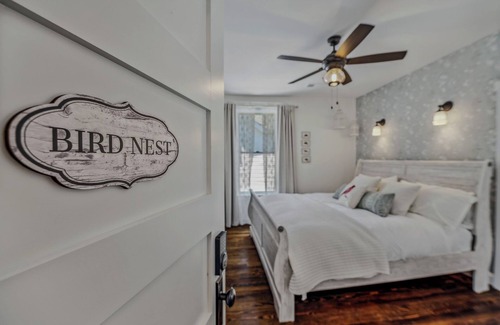 Berkeley Springs Bed & Breakfast | Bird Nest Suite In Town!- Inside the Grand Castalian Inn B&B