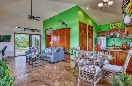 Tronadora House | Birder’s Paradise, Dazzling Lake & Volcano Views!